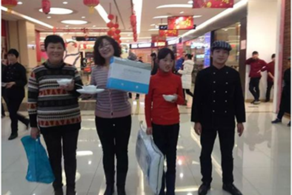 元宵節(jié)最熱鬧的地方在哪里，就在洛茲廣場三樓美食城